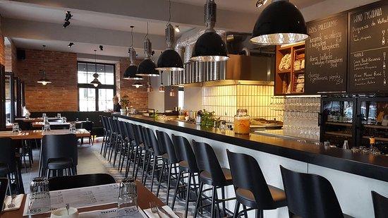 Bistro Baazar Bar a Vin